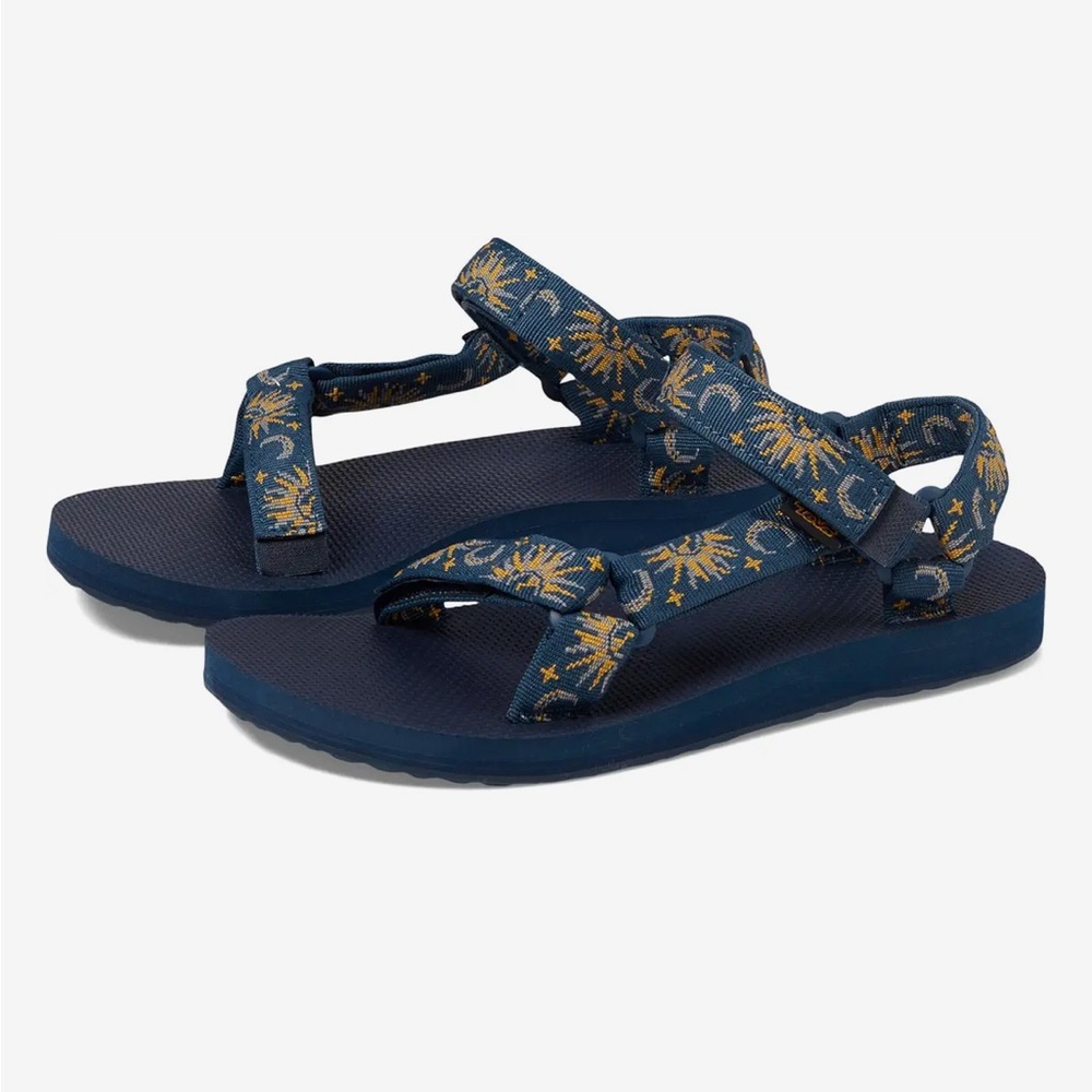 NWT! Brand New in Box Celestial Sun & Moon Print Tevas Women’s 11